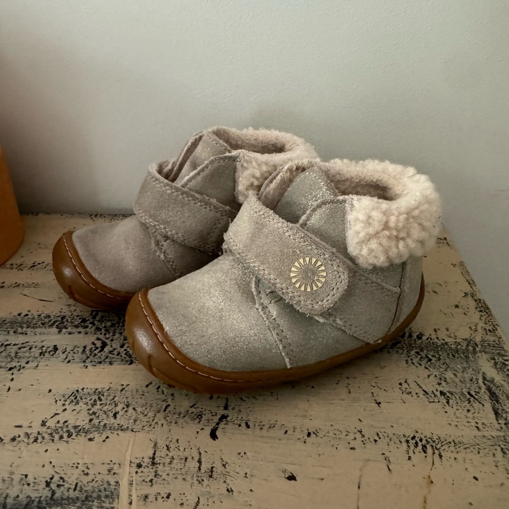 Toddler Ugg size 5